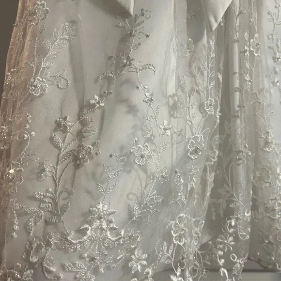 Elegant White Girl’s First Communion Dress - Picture 4 of 8